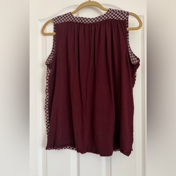 LOFT Burgundy and White Sleeveless V-Neck Printed Blouse - Picture 4 of 7